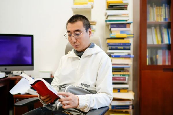 王国祯教授（复旦大学报道配图）